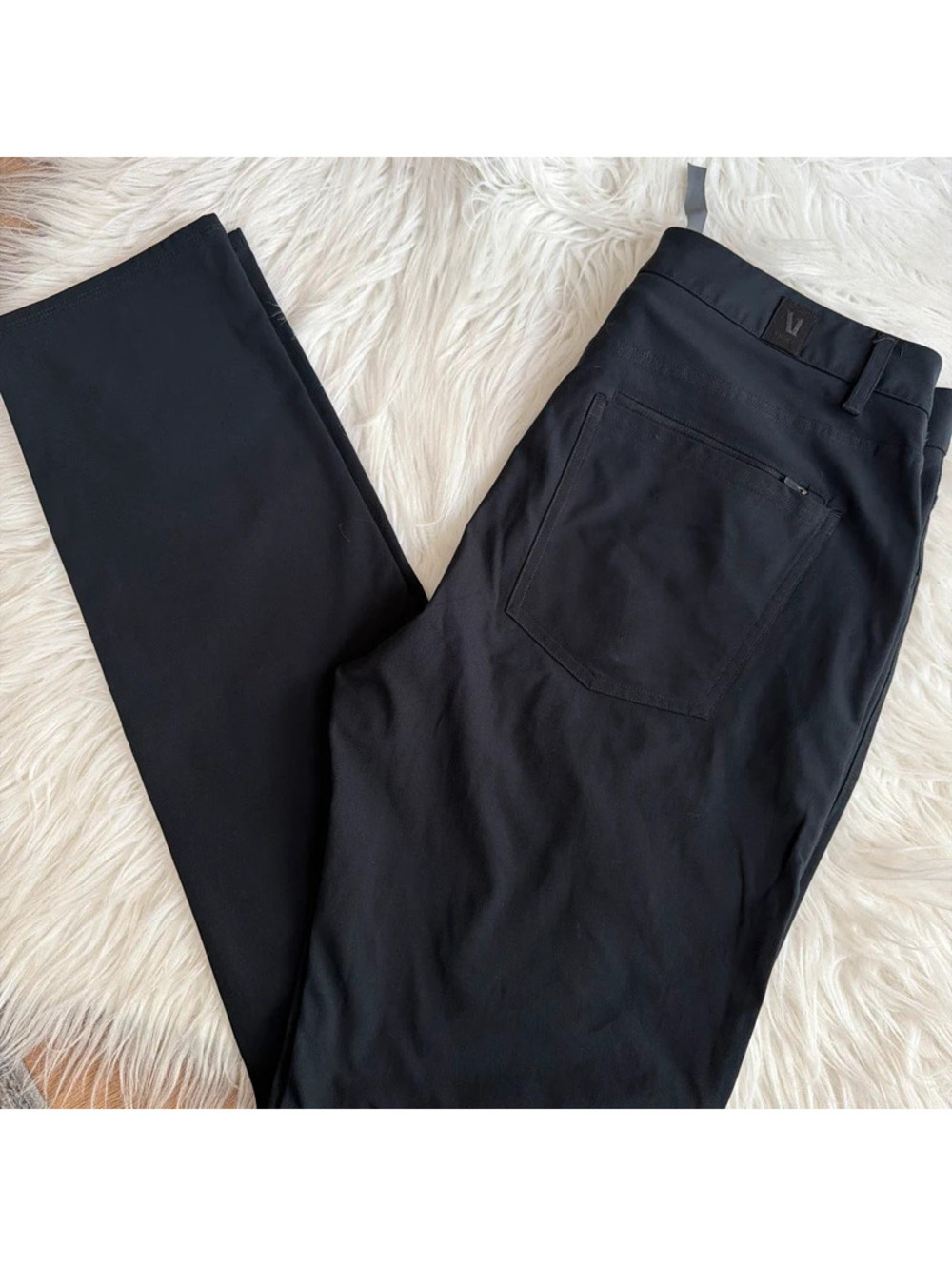 Vuori men’s black slim pants 32” size 32